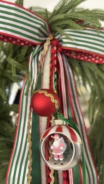 Santa ornament & striped ribbon detail